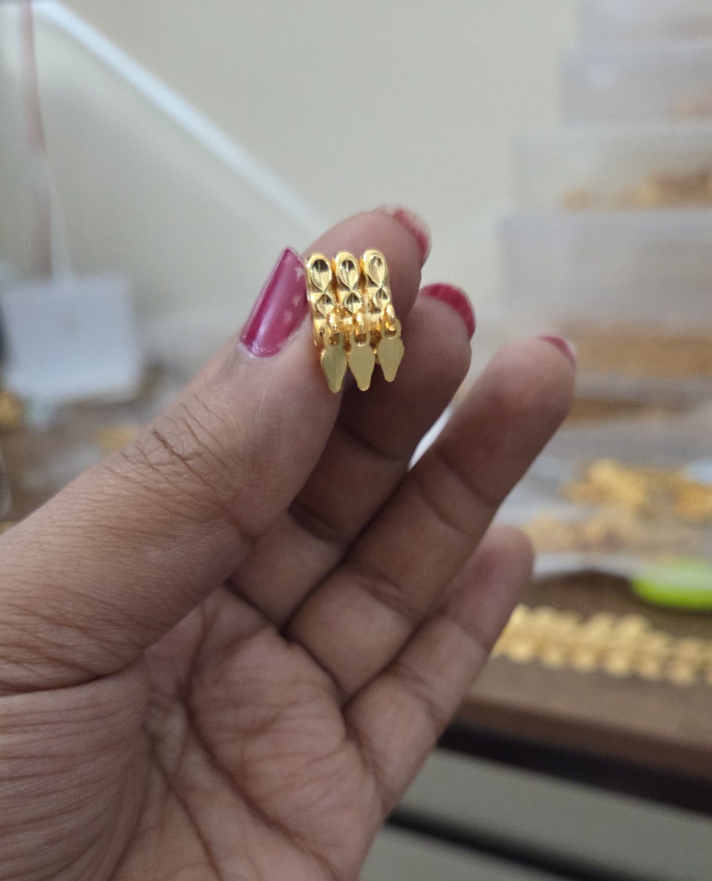 Elakathali Single Line Stud