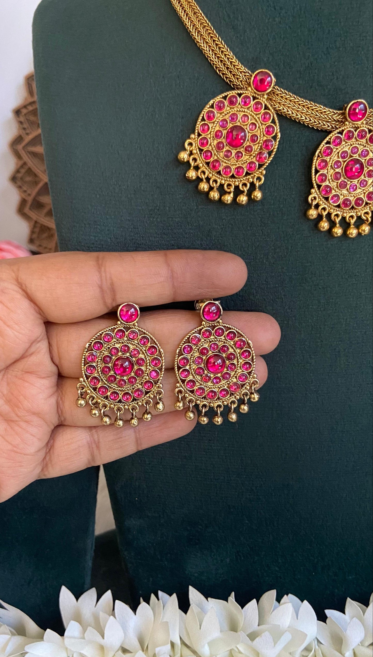 Moonu Pathakam Heritage Attigai Necklace Set
