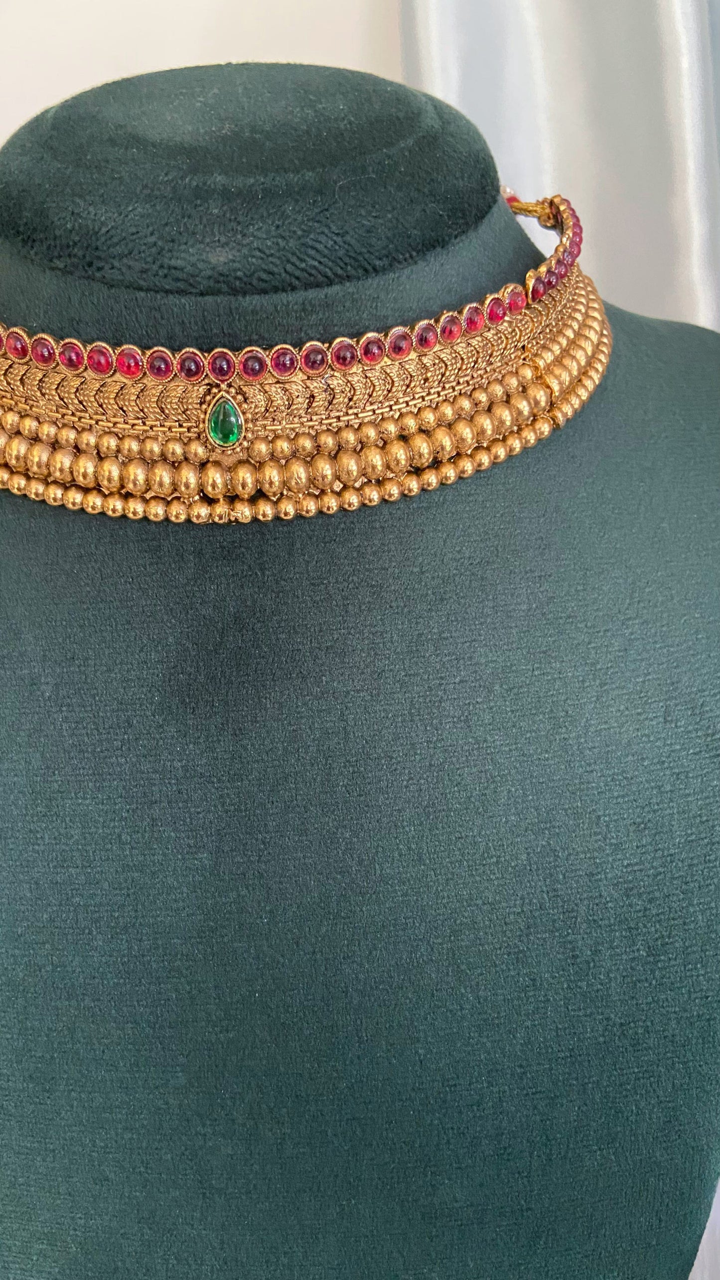Grand Emerald Choker Set