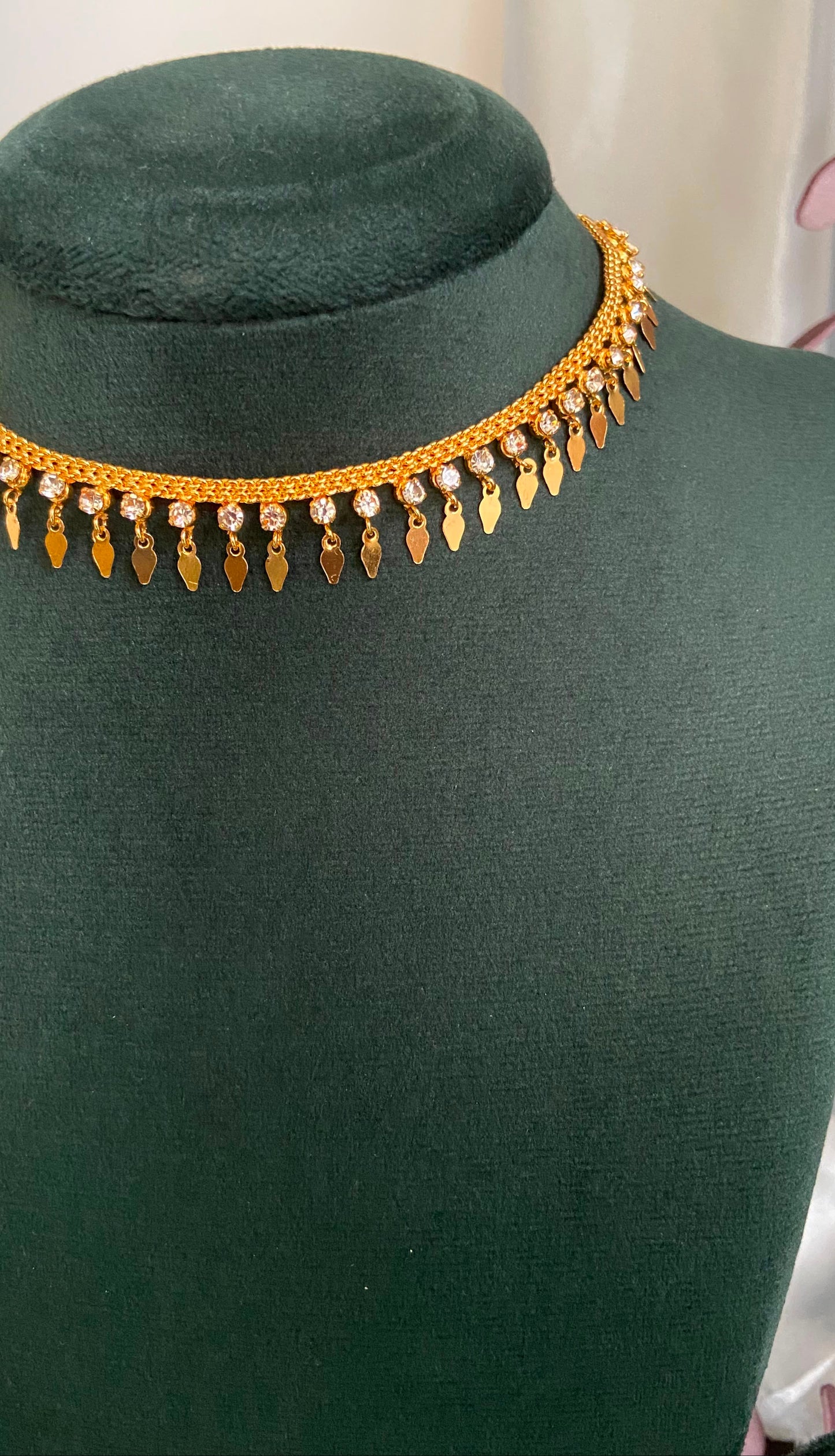 Single Hanging White Stone Elakkathali Necklace