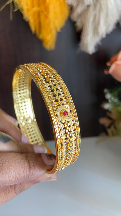Madhurima Gold Plated Thadavala