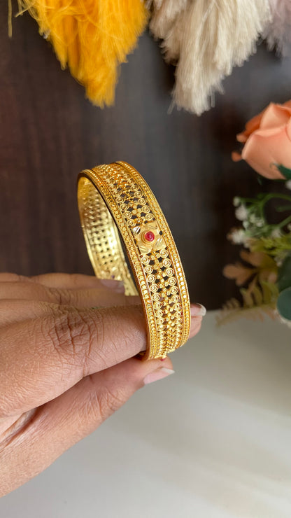 Madhurima Gold Plated Thadavala