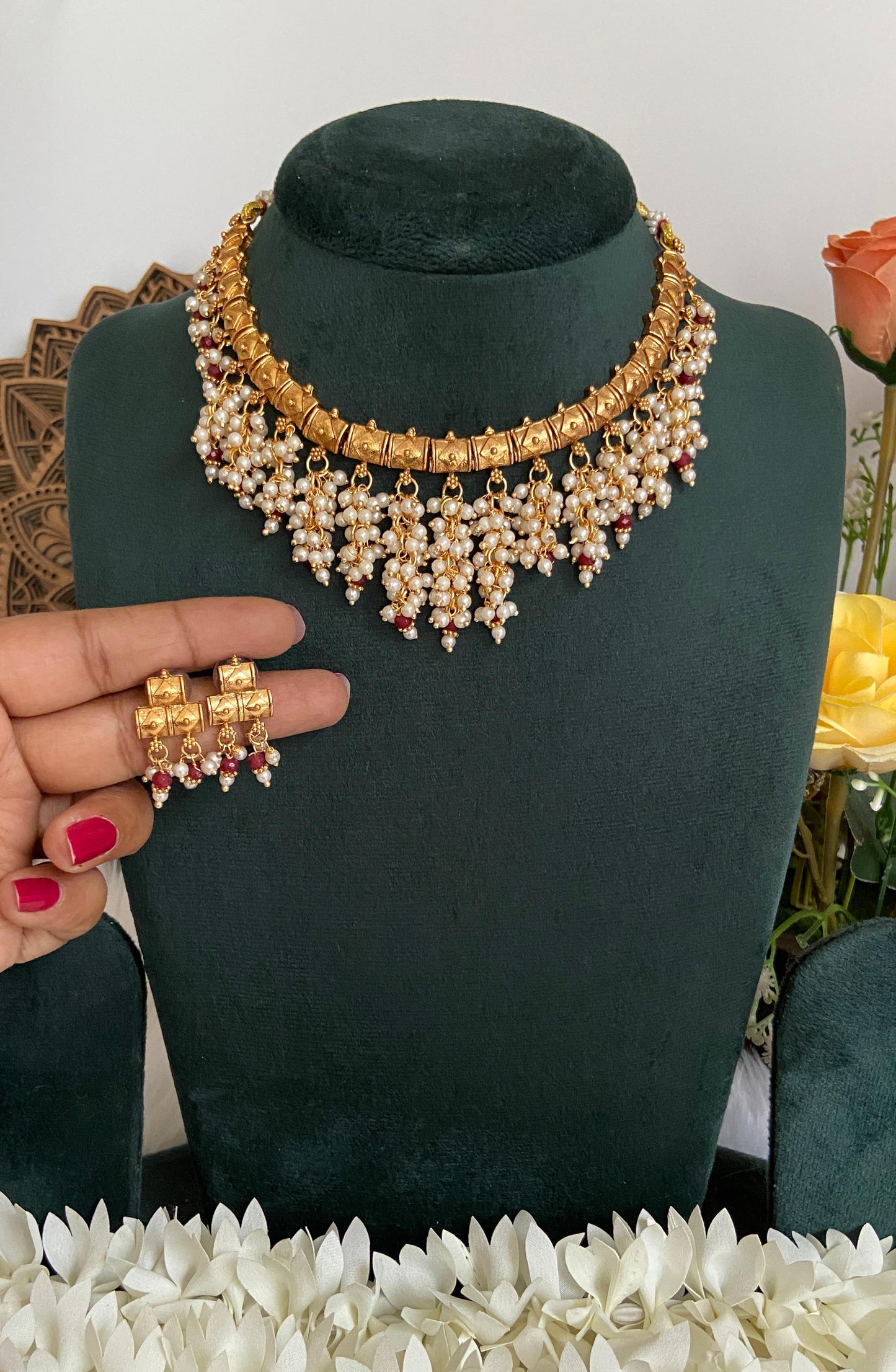 Elegant pearl necklace set