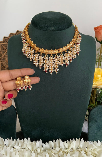 Elegant pearl necklace set