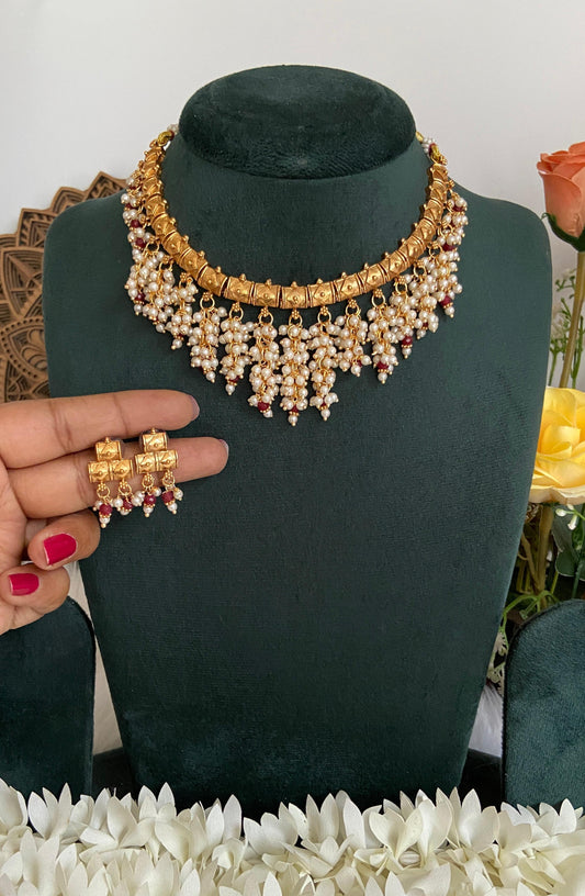 Elegant pearl necklace set