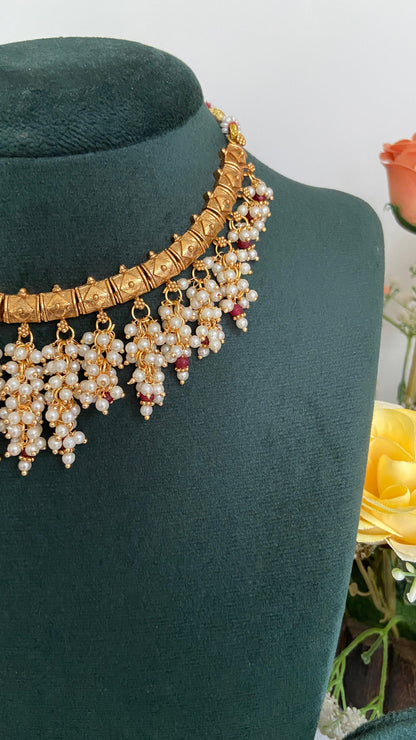 Elegant pearl necklace set
