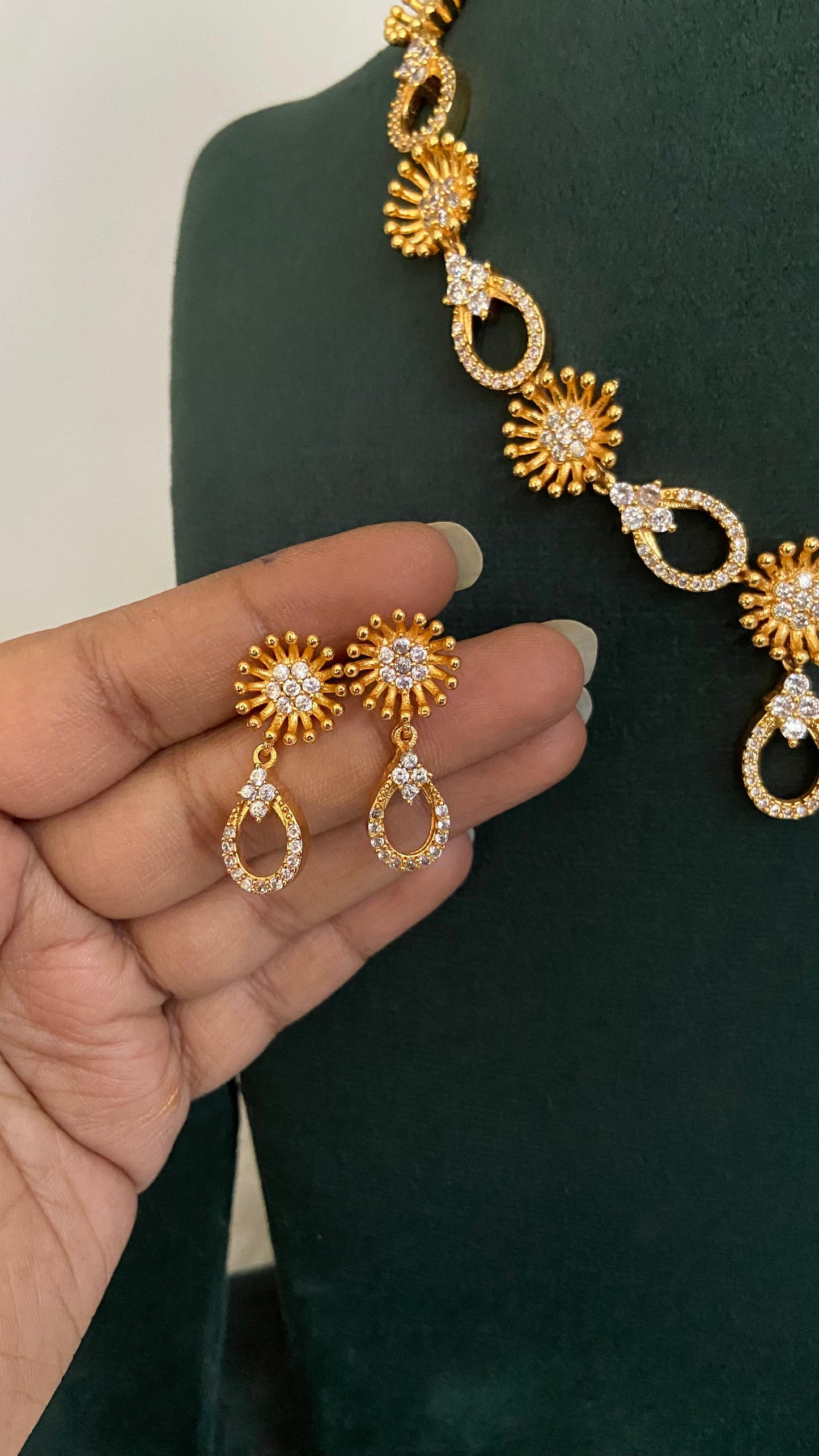 Ratna White AD Necklace Set