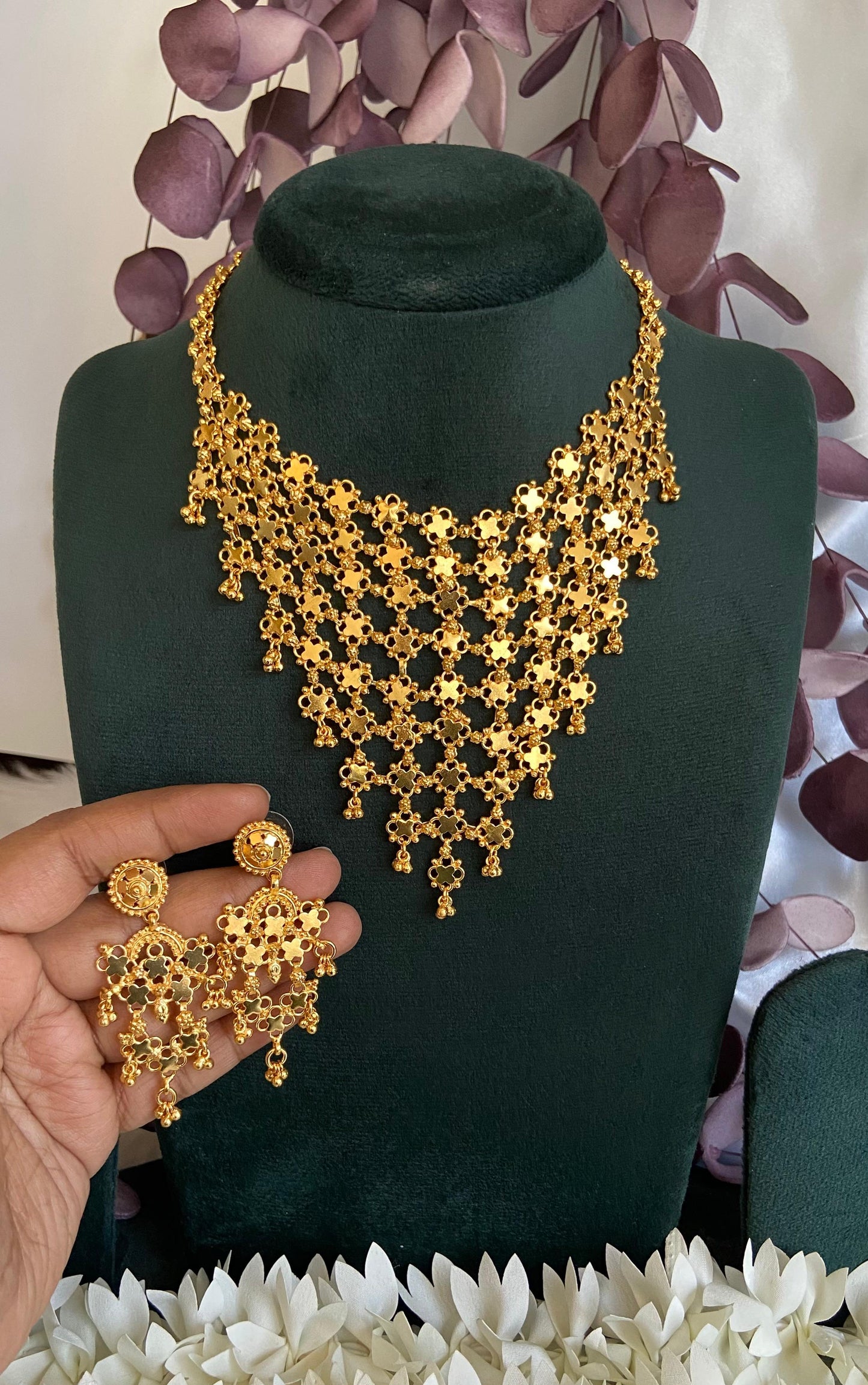 Trithi Golden Net Necklace Set