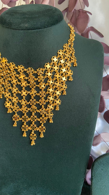 Trithi Golden Net Necklace Set