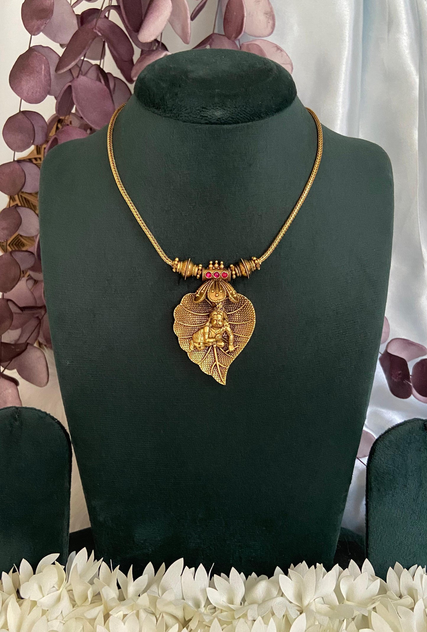 Antique Aalila Kannan Pendant Necklace