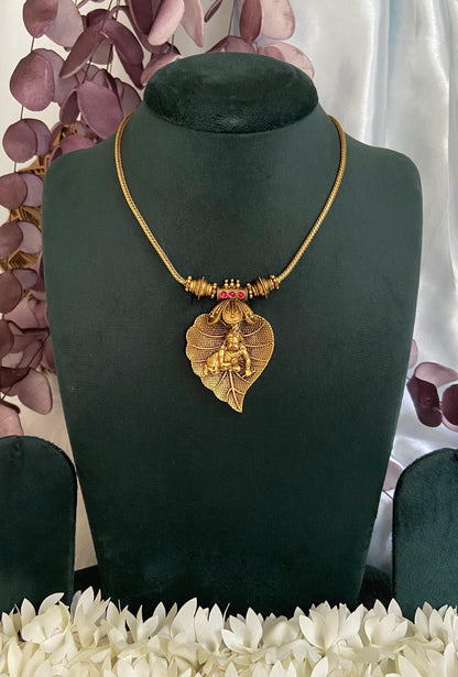 Antique Aalila Kannan Pendant Necklace