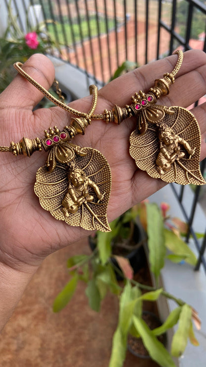 Antique Aalila Kannan Pendant Necklace