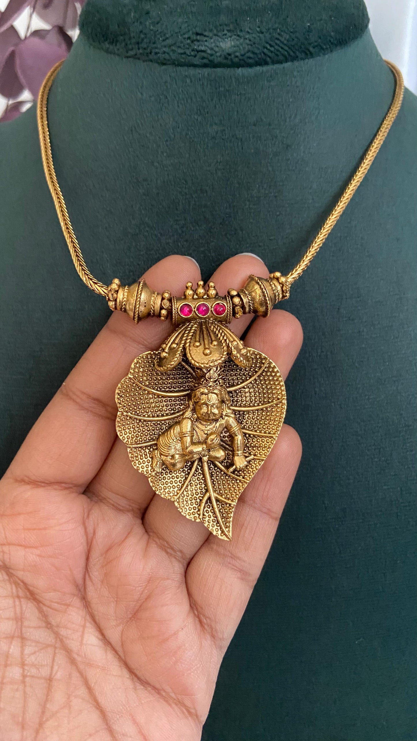 Antique Aalila Kannan Pendant Necklace