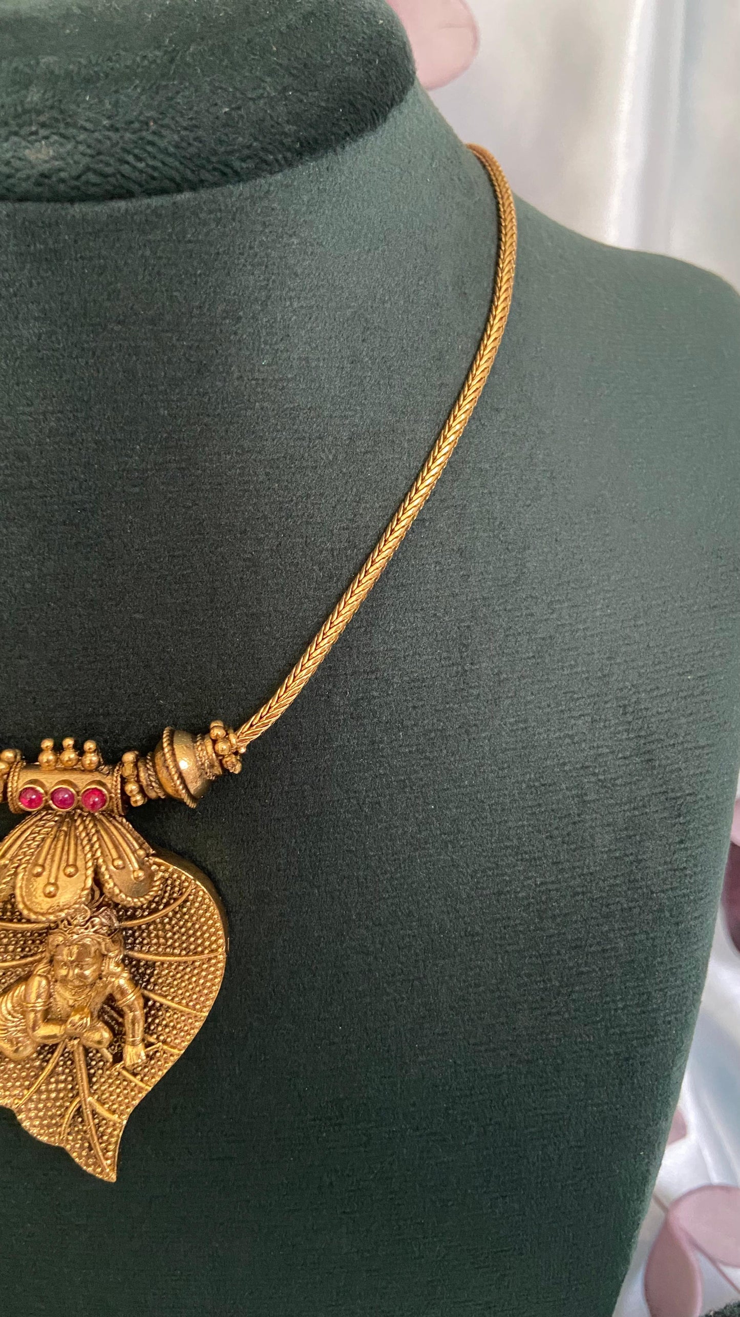 Antique Aalila Kannan Pendant Necklace