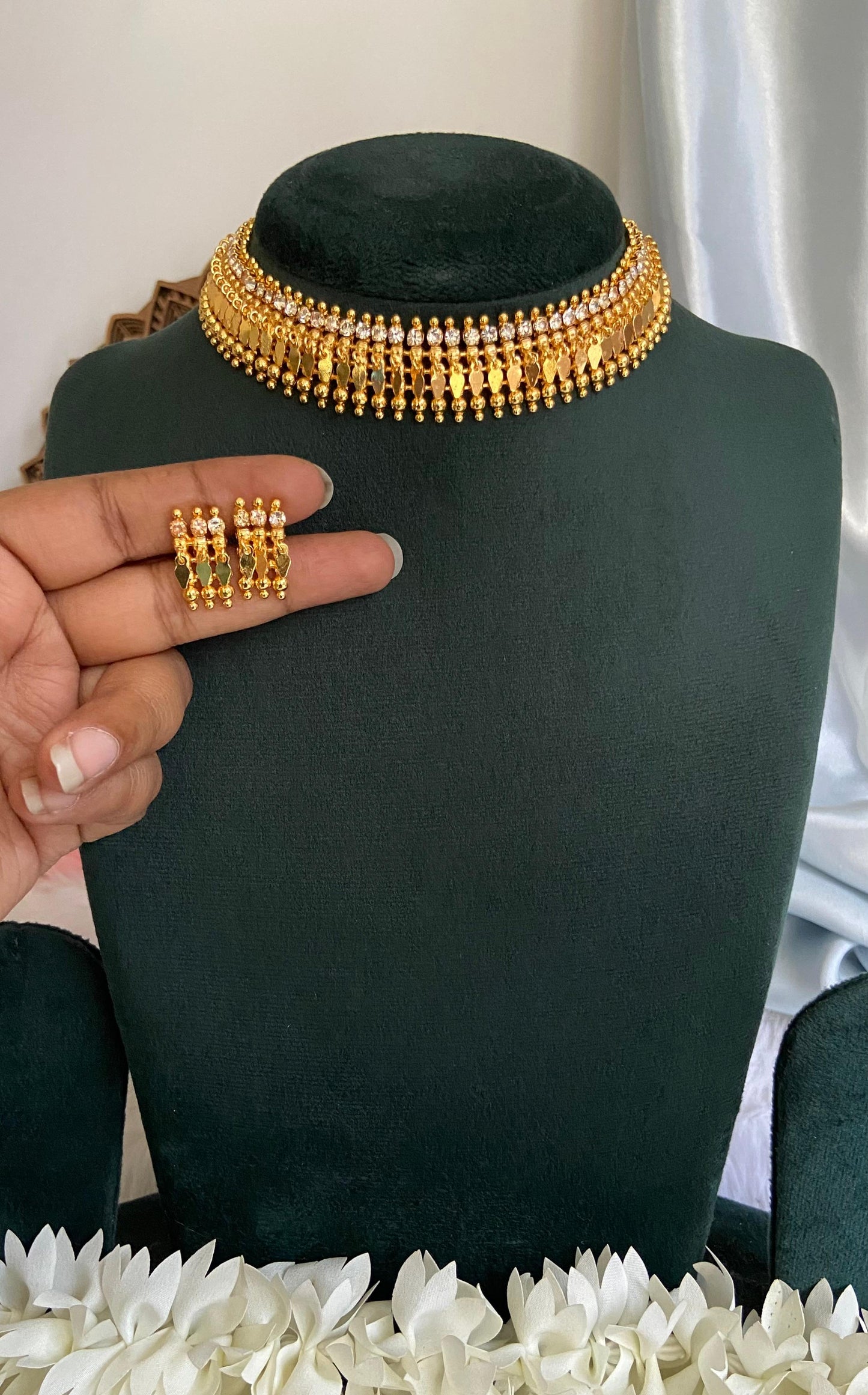 White Stone Single Line Elakathali Choker with Earrings