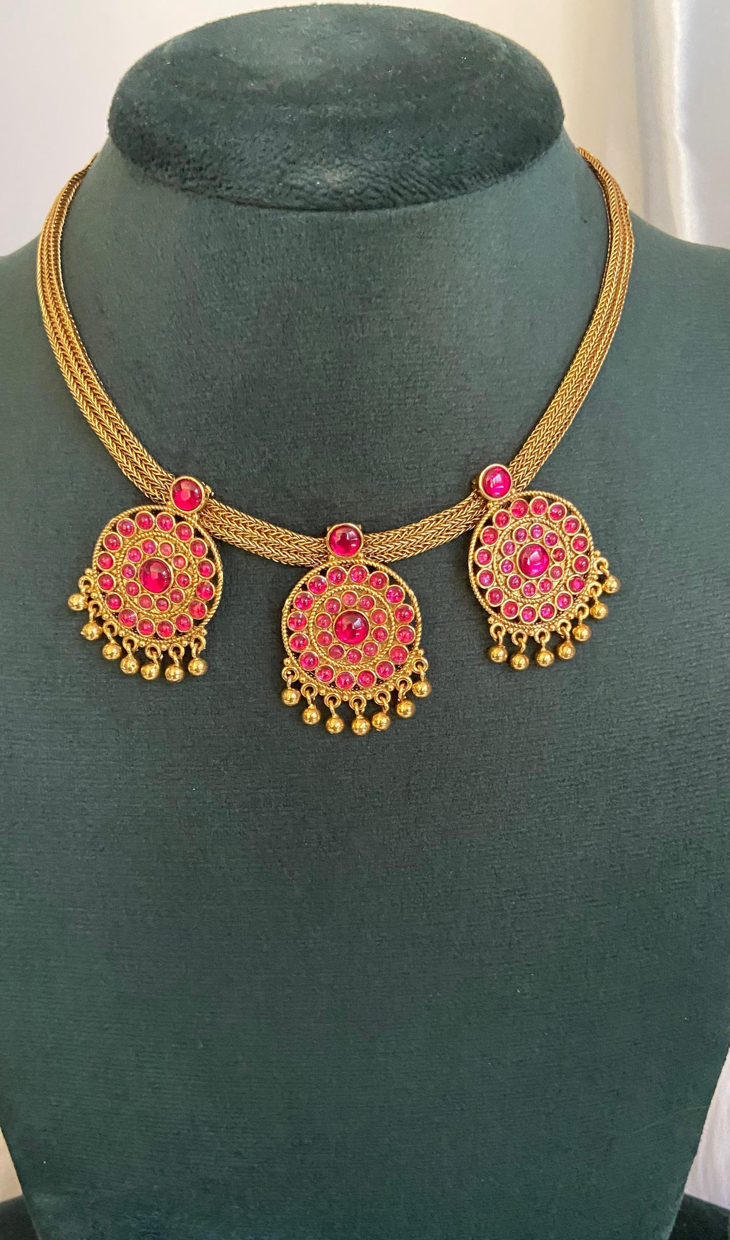 Moonu Pathakam Heritage Attigai Necklace Set
