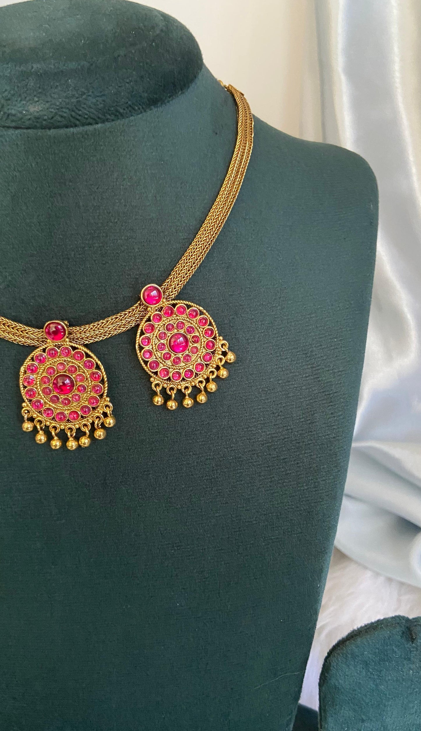 Moonu Pathakam Heritage Attigai Necklace Set
