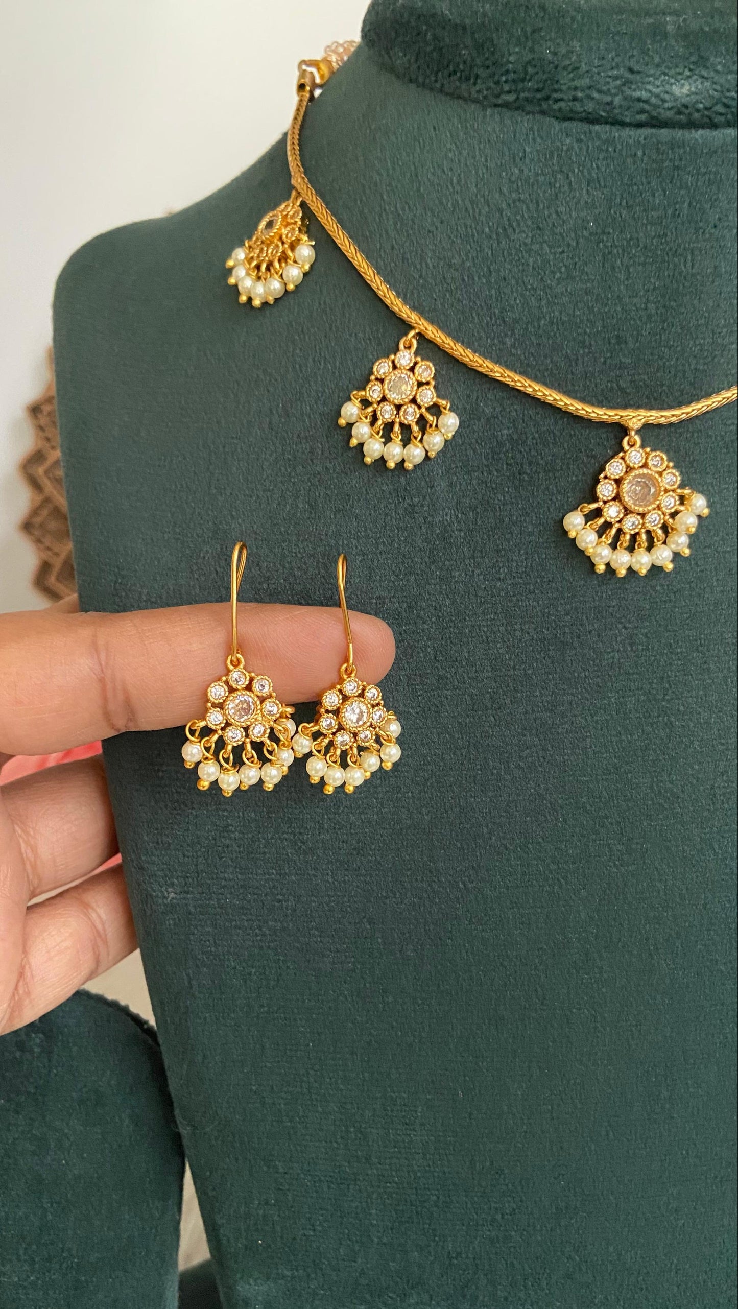 White Hanging Attigai Necklace Set
