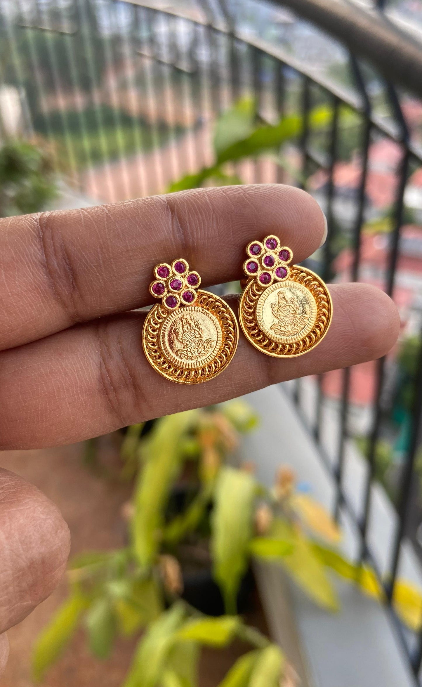 Vaidehi Gold Coin Choker Set