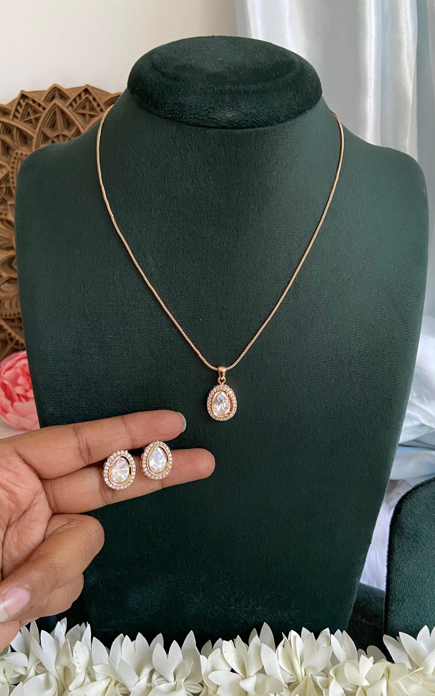 Zia Kundan Pendant with Earrings