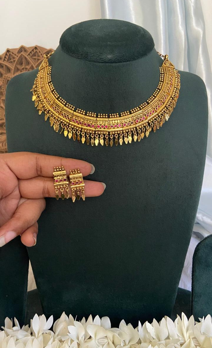 Antique Traditional Poothali Necklace Set