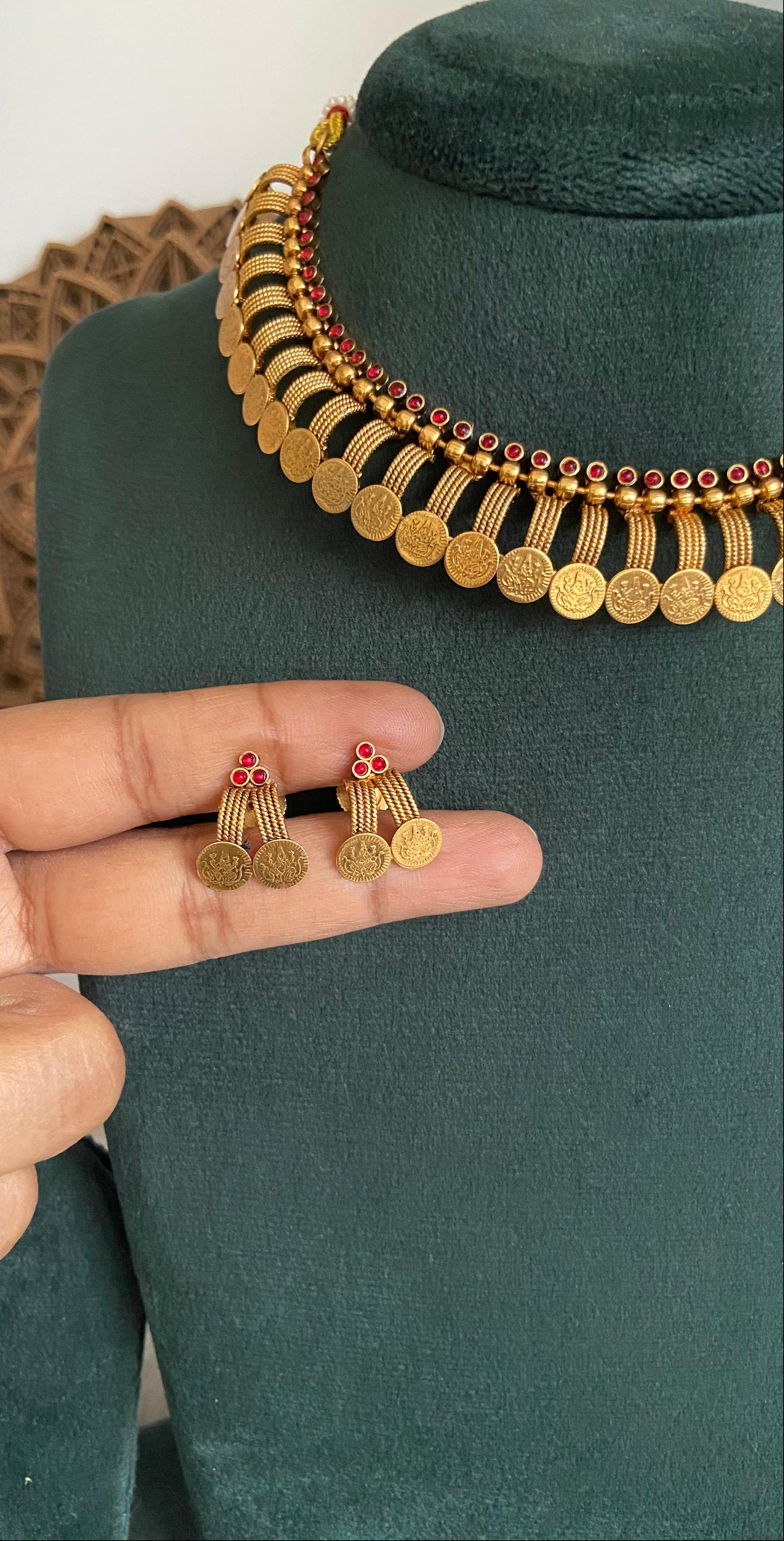 Chinmayi Antique Kemp Coin Necklace Set