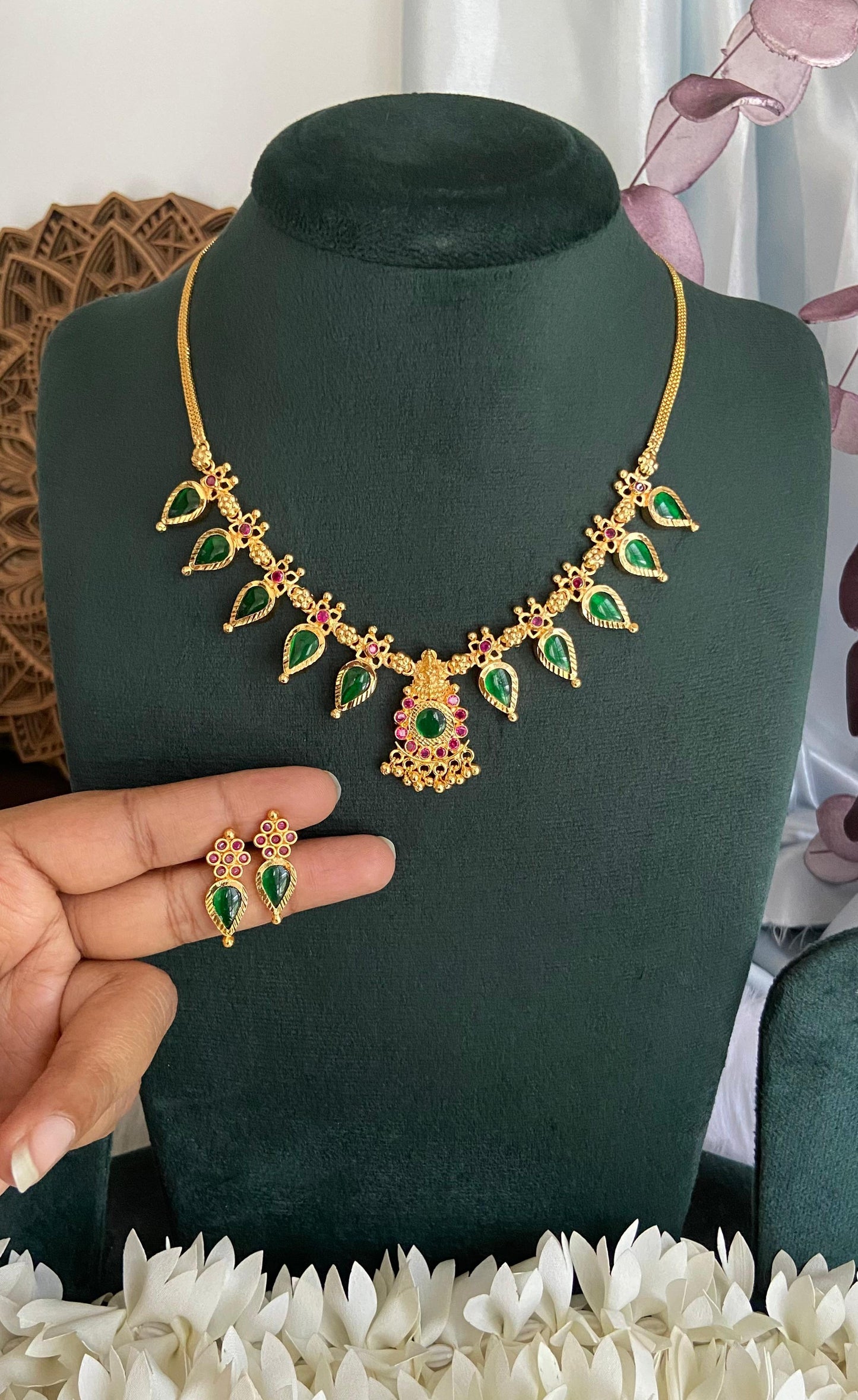 Traditional Palakka Kombu Necklace Set