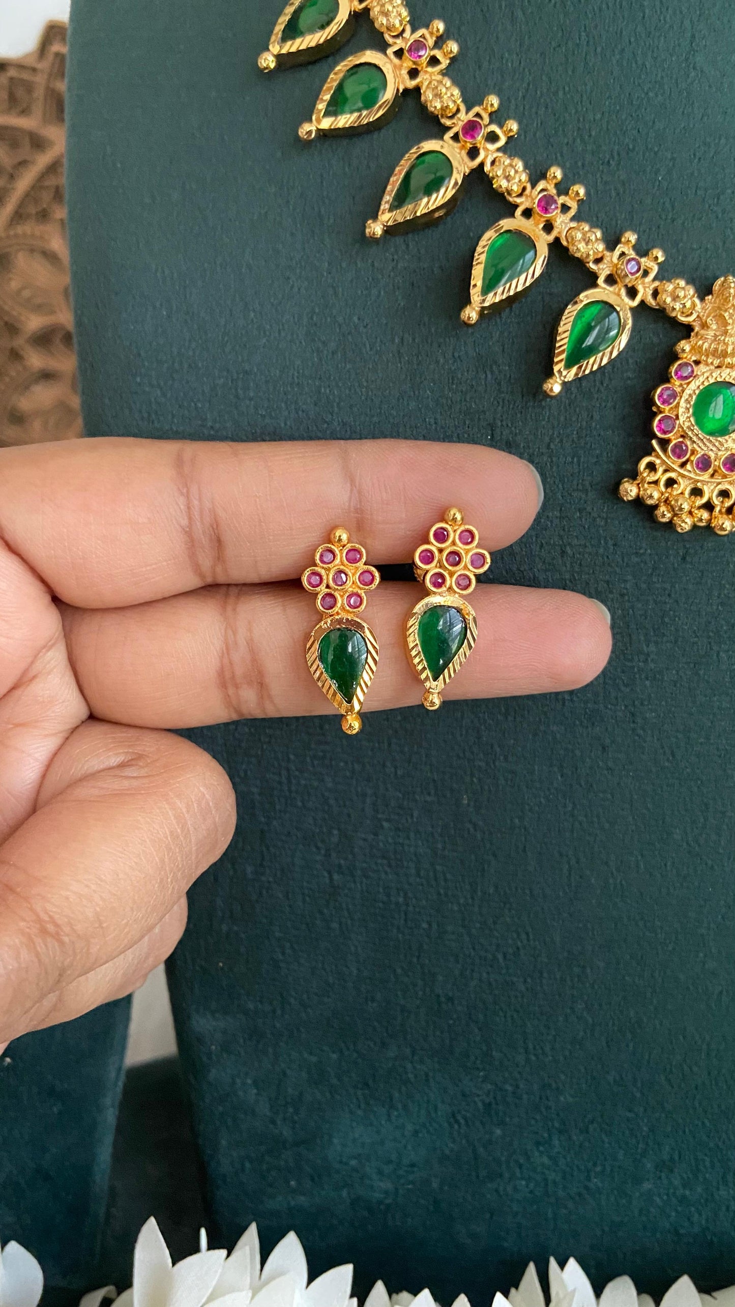 Traditional Palakka Kombu Necklace Set