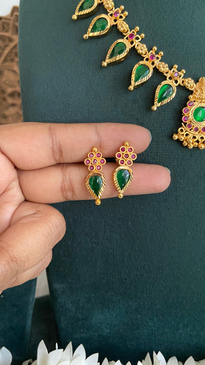 Traditional Palakka Kombu Necklace Set
