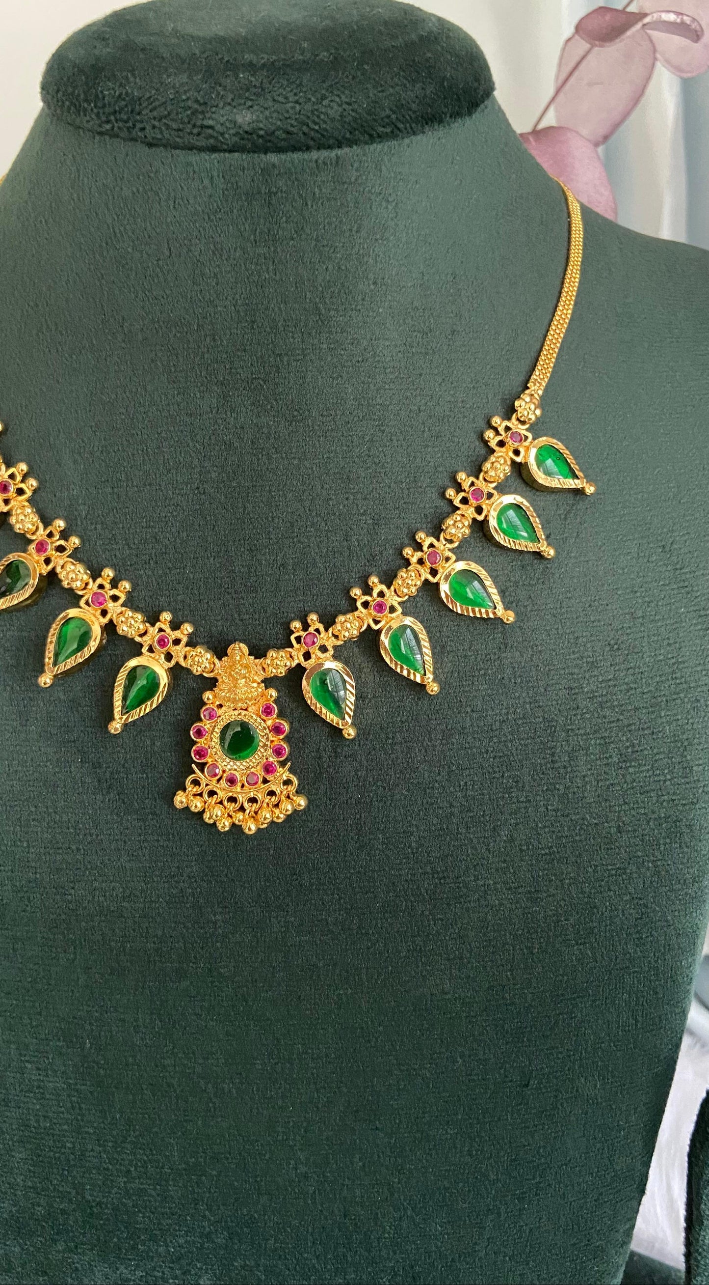 Traditional Palakka Kombu Necklace Set