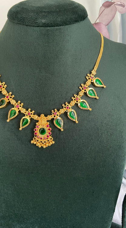 Traditional Palakka Kombu Necklace Set