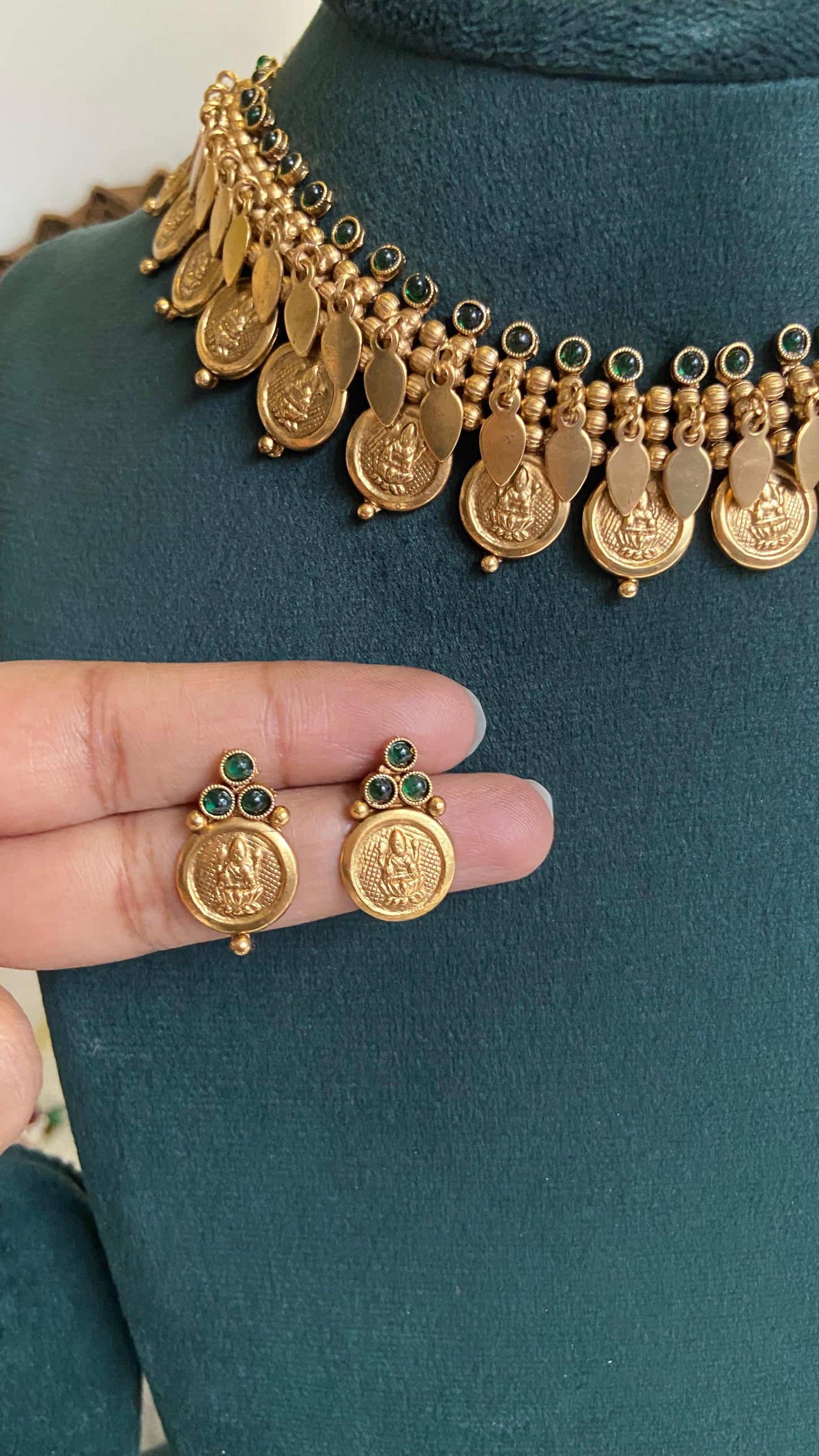 Thara Emerald Elakathali Coin Necklace Set
