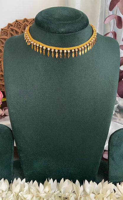 Single Hanging White Stone Elakkathali Necklace