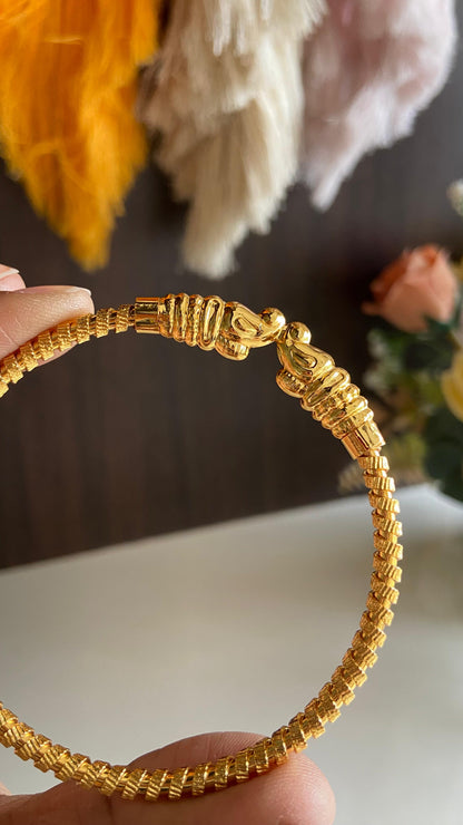 Vintage Elephant Face Design Bangle