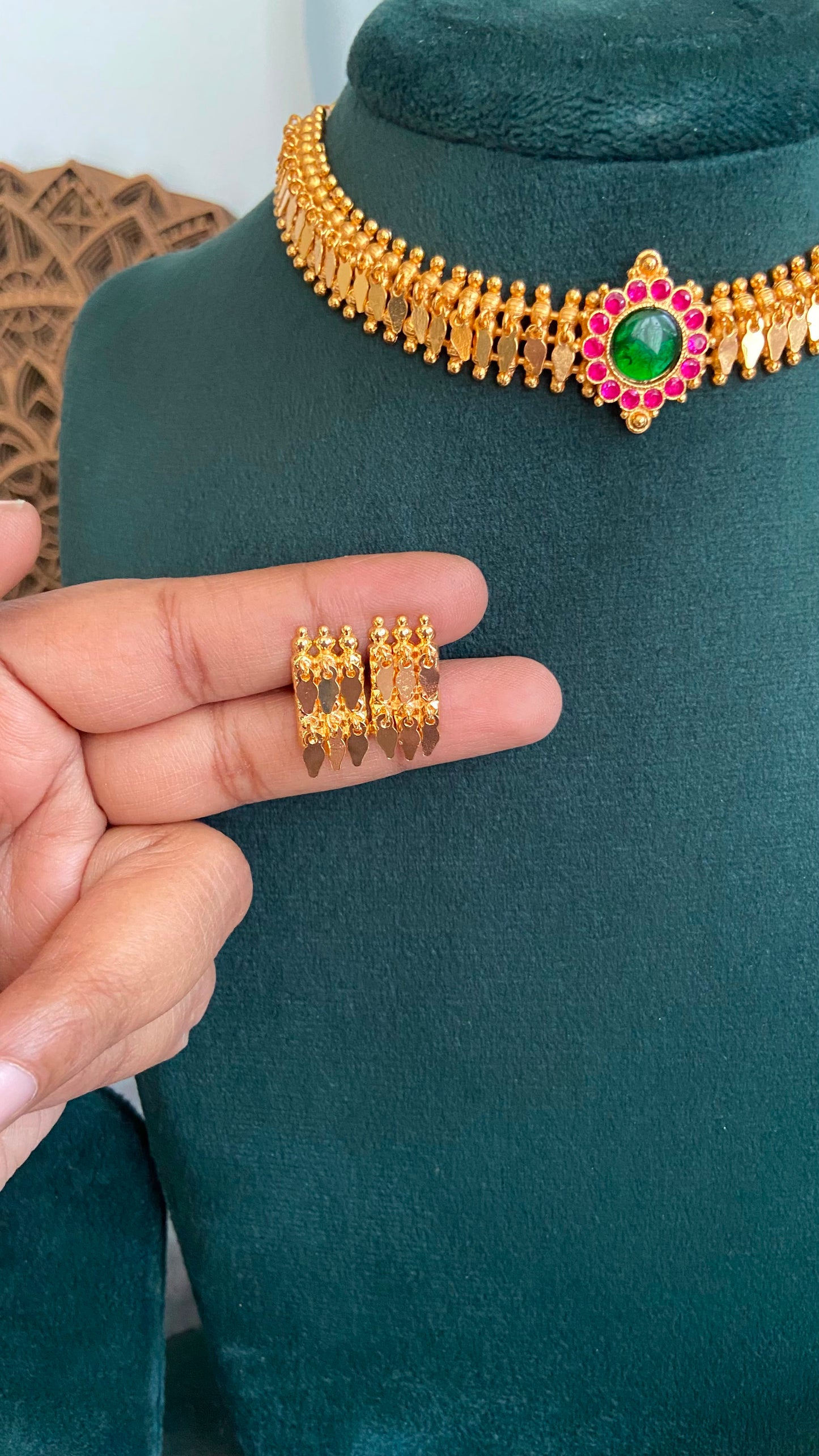 Narayani Palakka Elakathali Choker Set