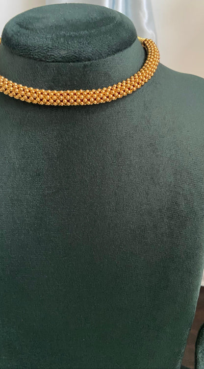 Anvitha Golden Thushi Necklace Set