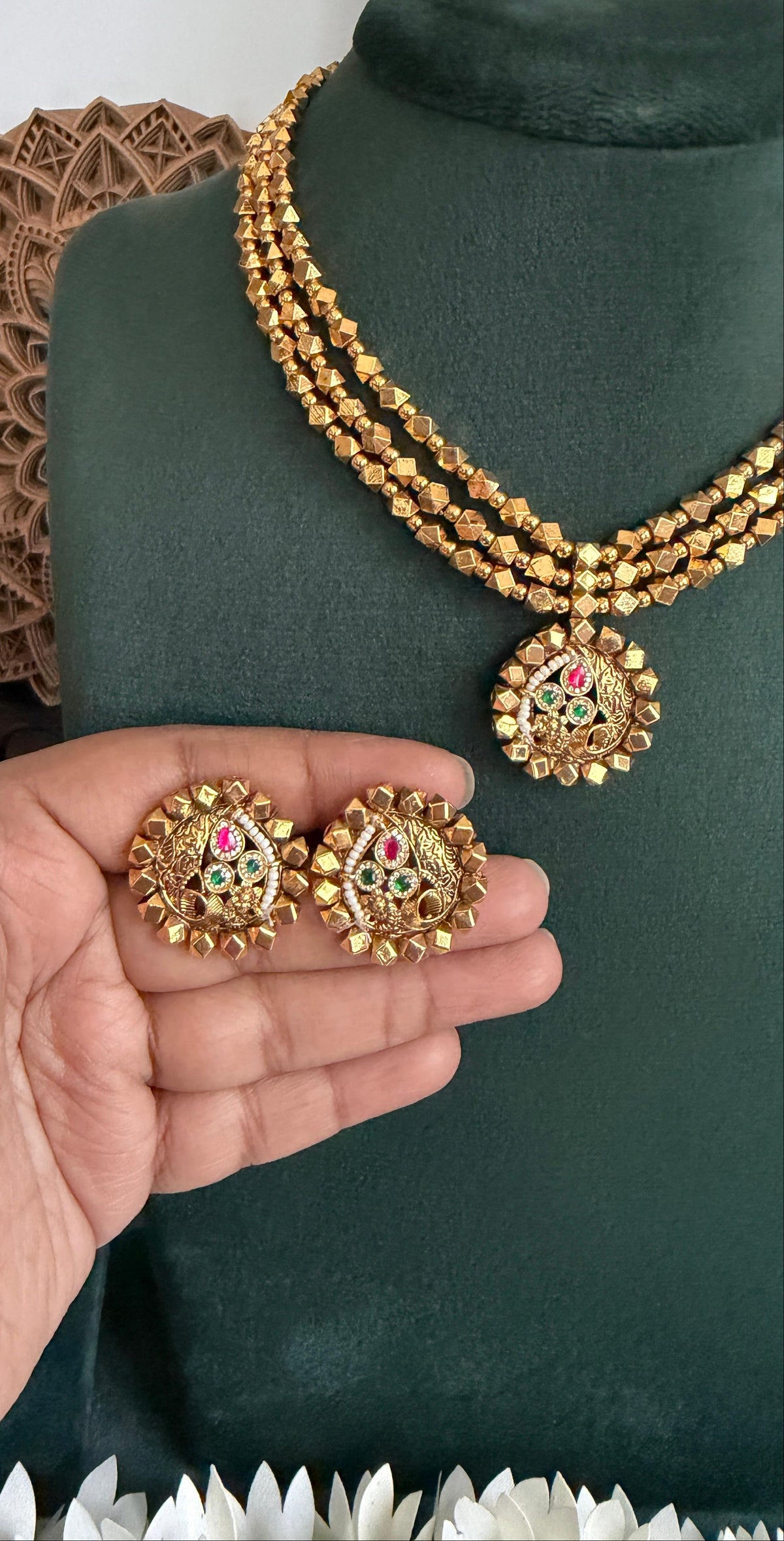 Pranika Ashtapailu Necklace Set