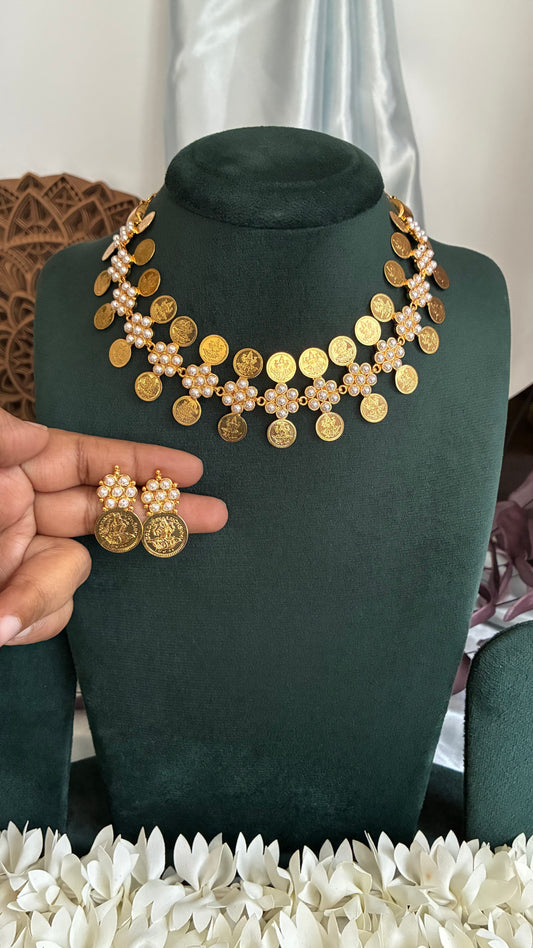 Lakshmi Pearl Necklace / Choker Set
